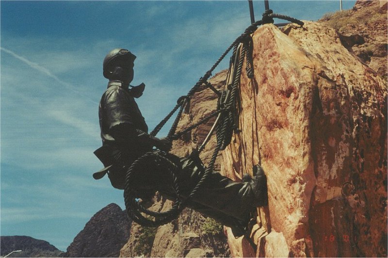 vegas hooverdam statue