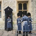 london guards toweroflondon